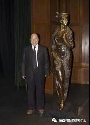 海伦·斯诺雕像背后的故事8.jpg