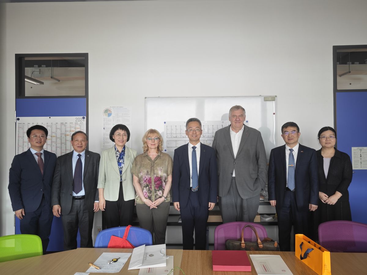 1725258092545078.jpg 1725258092545078.jpg