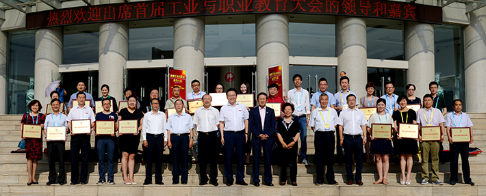 获奖代表合影w.jpg