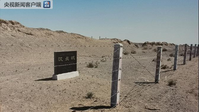 习近平踏访河西走廊_图片_010.jpg