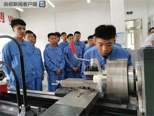习近平踏访河西走廊_图片_034.jpg