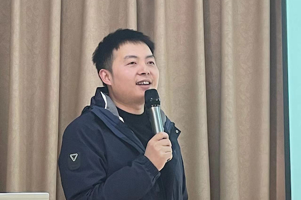 02主持人王巍.jpeg