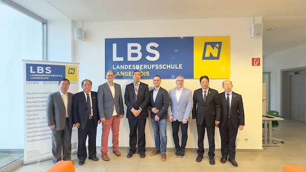 08代表团访问奥地利屋面培训学校（LBS） (2).jpg