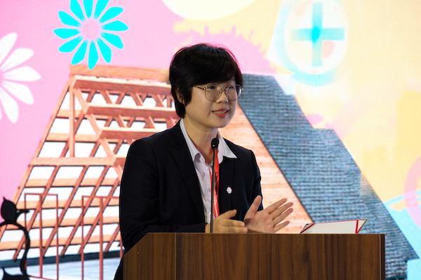 06主持人高妍.JPG