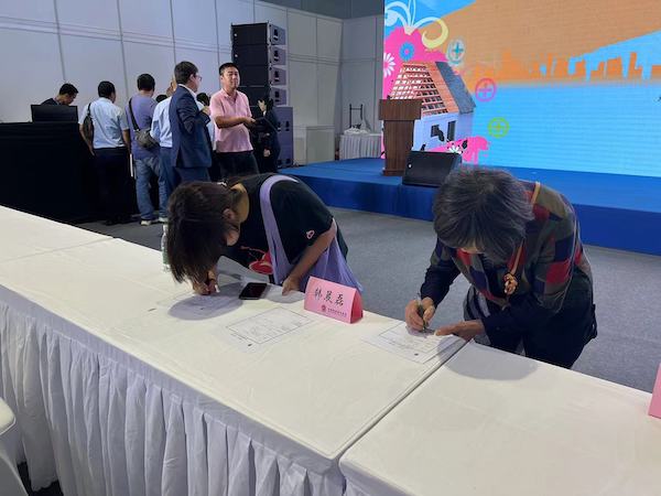 12填写调查表.jpg