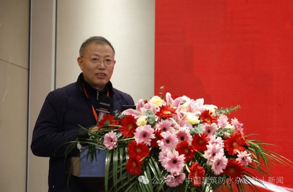 11主持人张文华.png