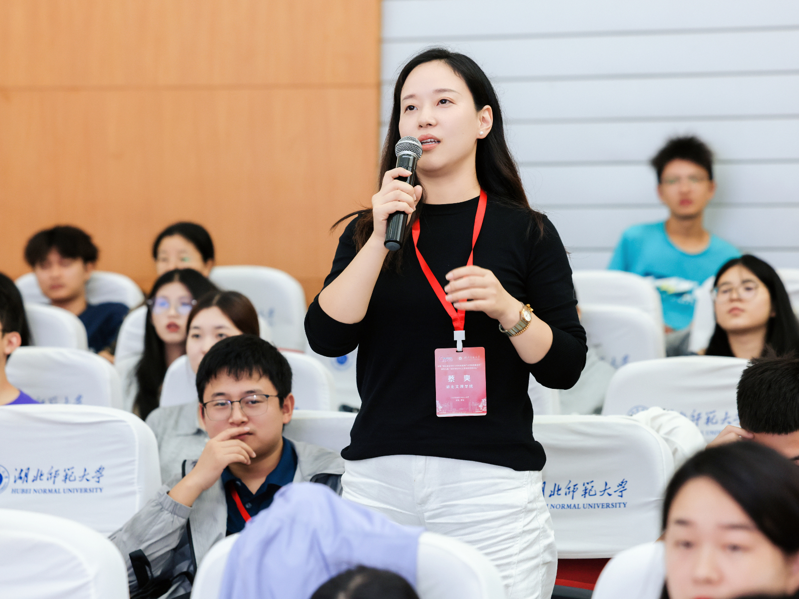 13 学术交流.jpg
