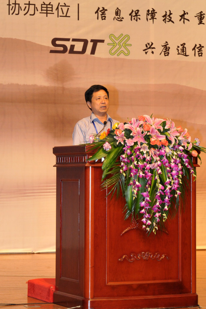 DSC_9235(福州大学林柏钢教授主持开幕式小)1.jpg