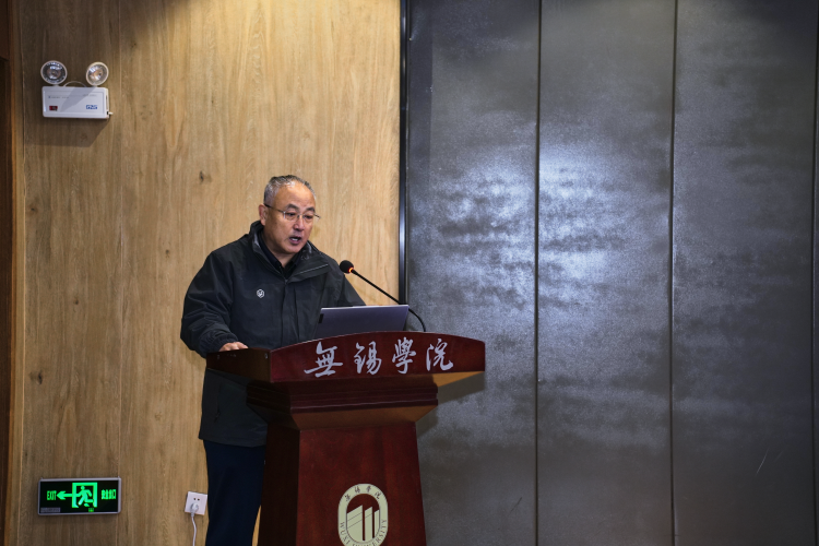 王建华研究员作特邀报告.png