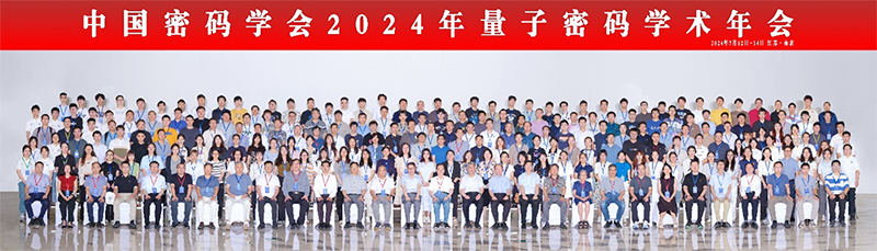 合影800px.png
