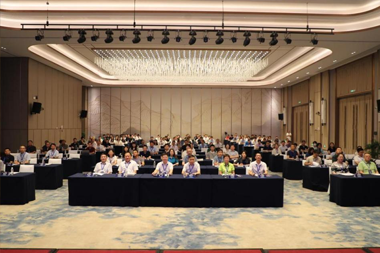 会议现场合影.png