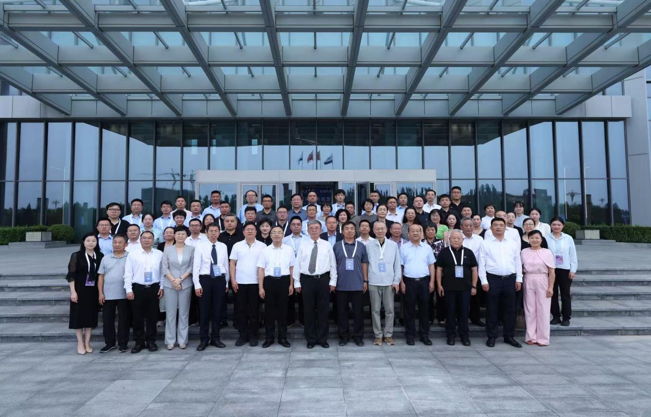 1790238755555571.jpg 与会代表合影.jpg