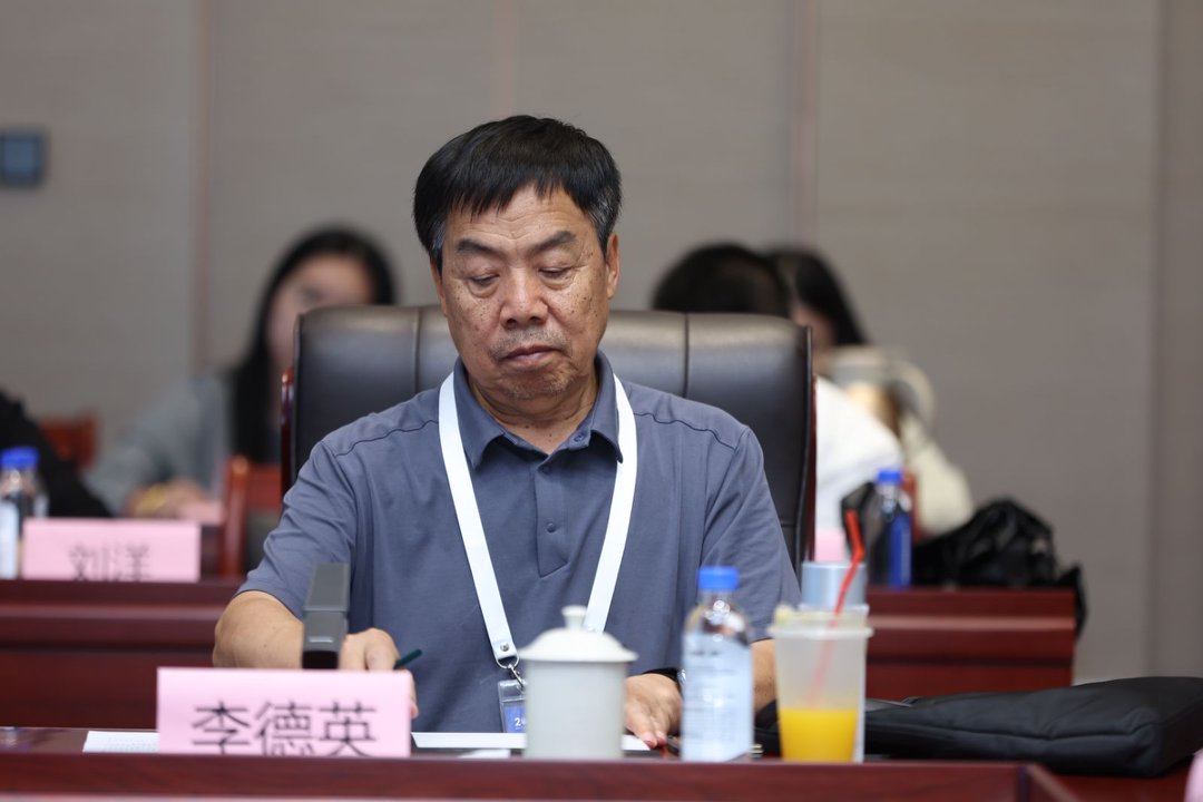1790239006281872.jpg 中国建筑节能协会总工程师李德英出席会议.jpg