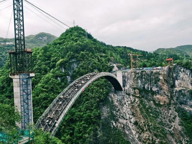 下載 (1).jpg