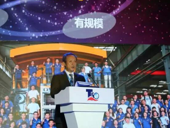 徐工集团董事长、党委书记王民发表主旨演讲