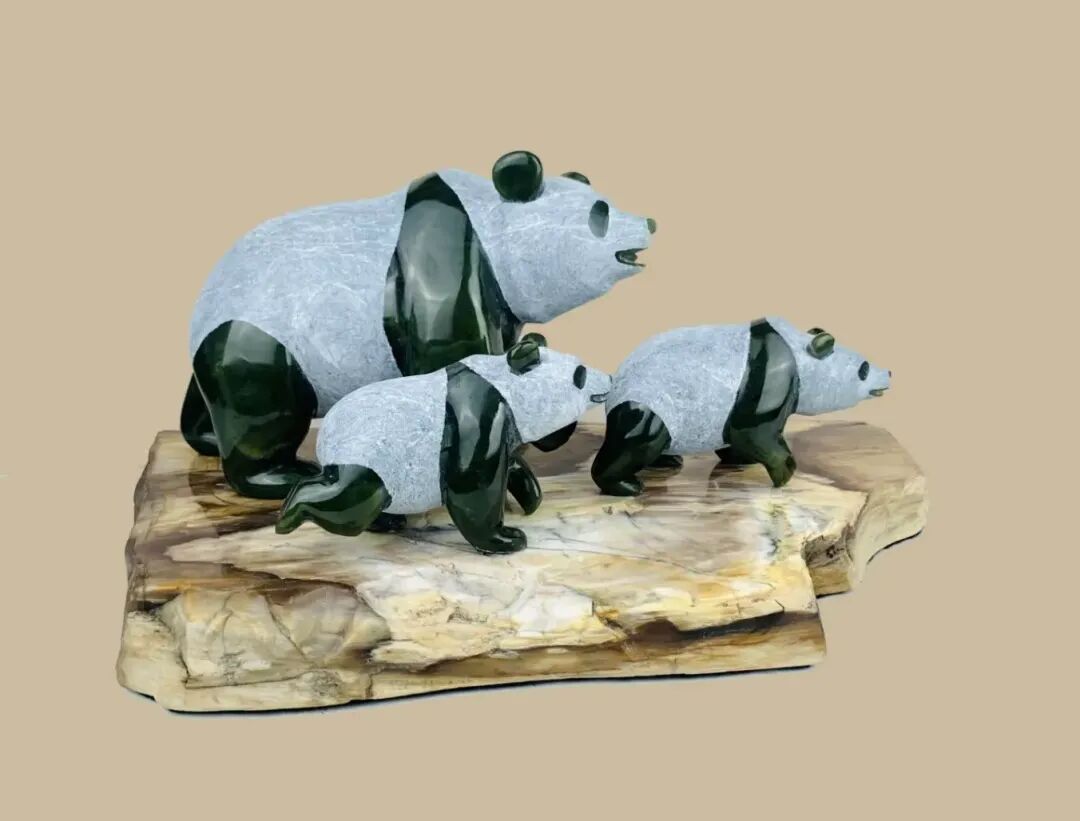 简篇-加拿大玉雕熊猫Panda Bear, Canadian Jade Carving--- By Charles C M Hu 胡昌民作