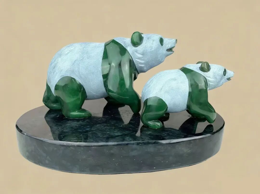 简篇-加拿大玉雕熊猫Panda Bear, Canadian Jade Carving--- By Charles C M Hu 胡昌民作