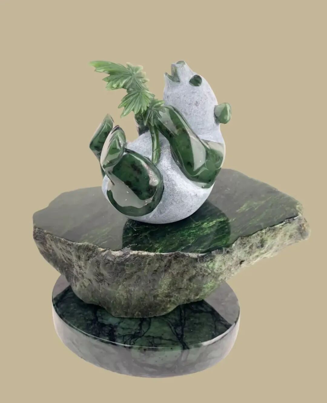 简篇-加拿大玉雕熊猫Panda Bear, Canadian Jade Carving--- By Charles C M Hu 胡昌民作