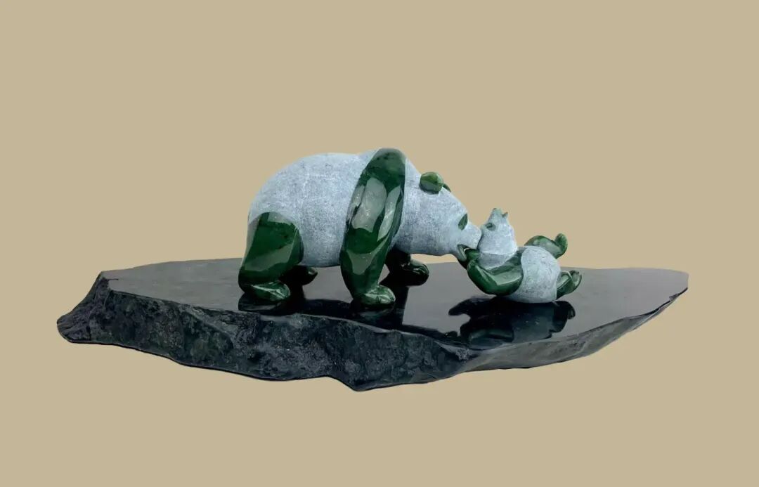 简篇-加拿大玉雕熊猫Panda Bear, Canadian Jade Carving--- By Charles C M Hu 胡昌民作