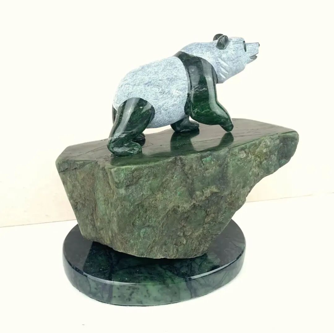 简篇-加拿大玉雕熊猫Panda Bear, Canadian Jade Carving--- By Charles C M Hu 胡昌民作