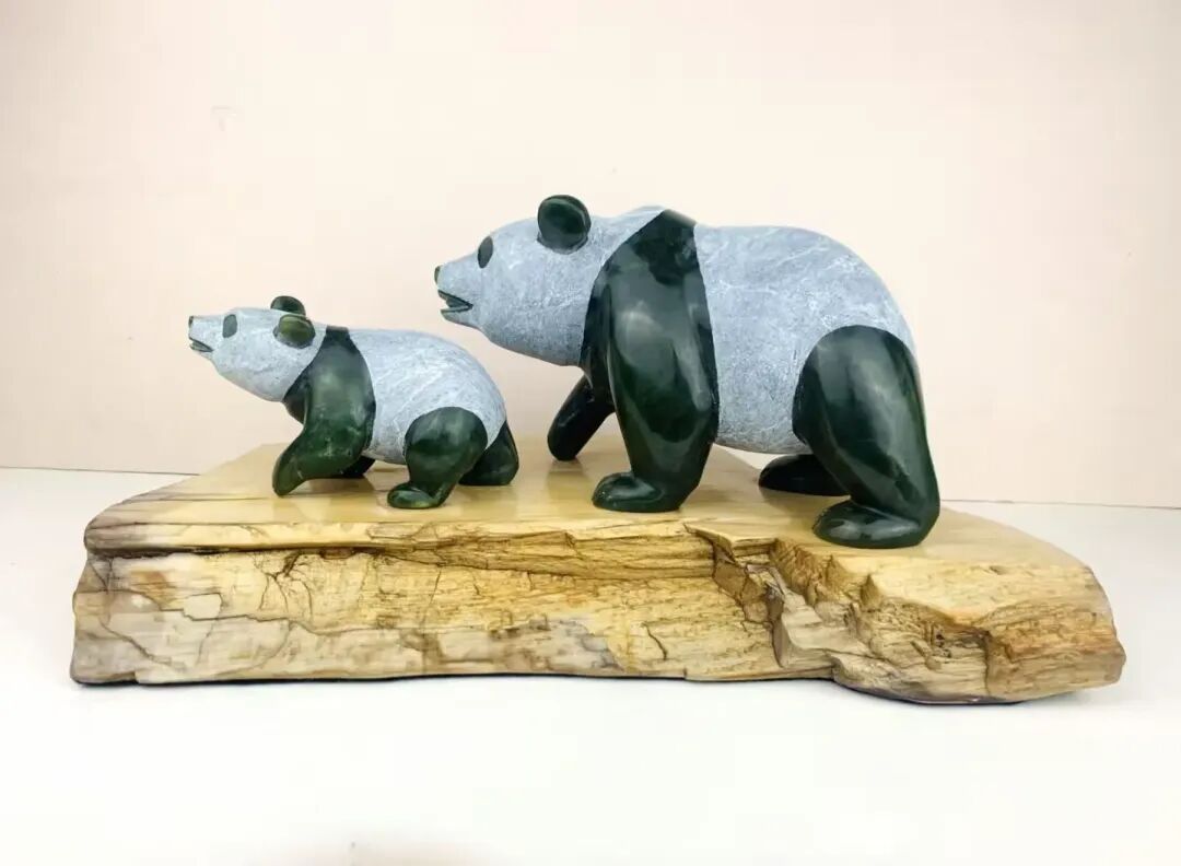 简篇-加拿大玉雕熊猫Panda Bear, Canadian Jade Carving--- By Charles C M Hu 胡昌民作