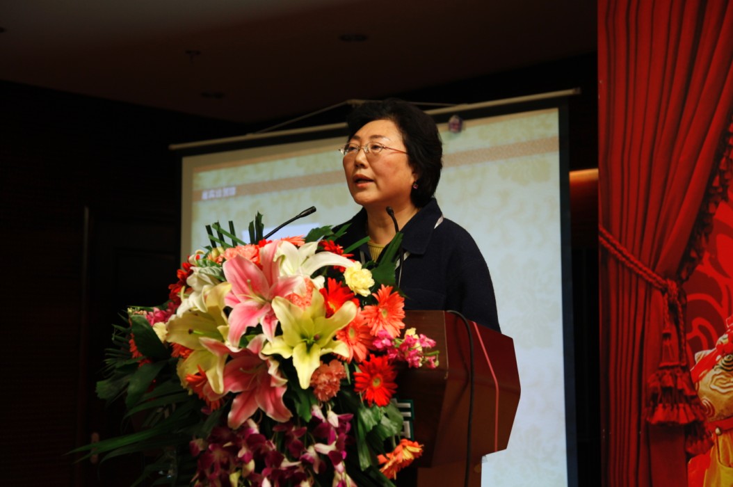 世界民族文化交流促进会执行会长安平平女士在民族节庆专业委员会成立仪式上致贺辞