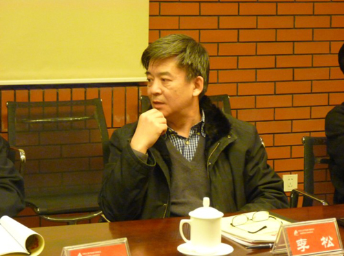 文化部民族民间文艺发展中心主任李松参加座谈