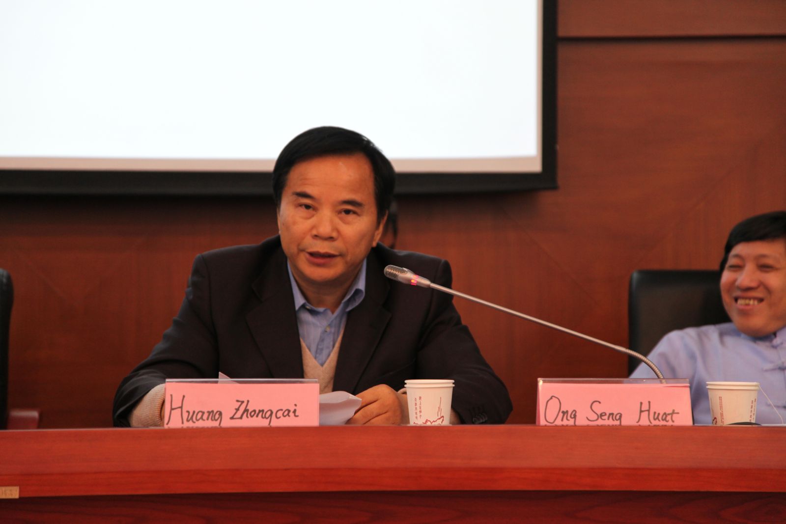 中国人类学民族学研究会秘书长黄忠彩在开幕式致辞