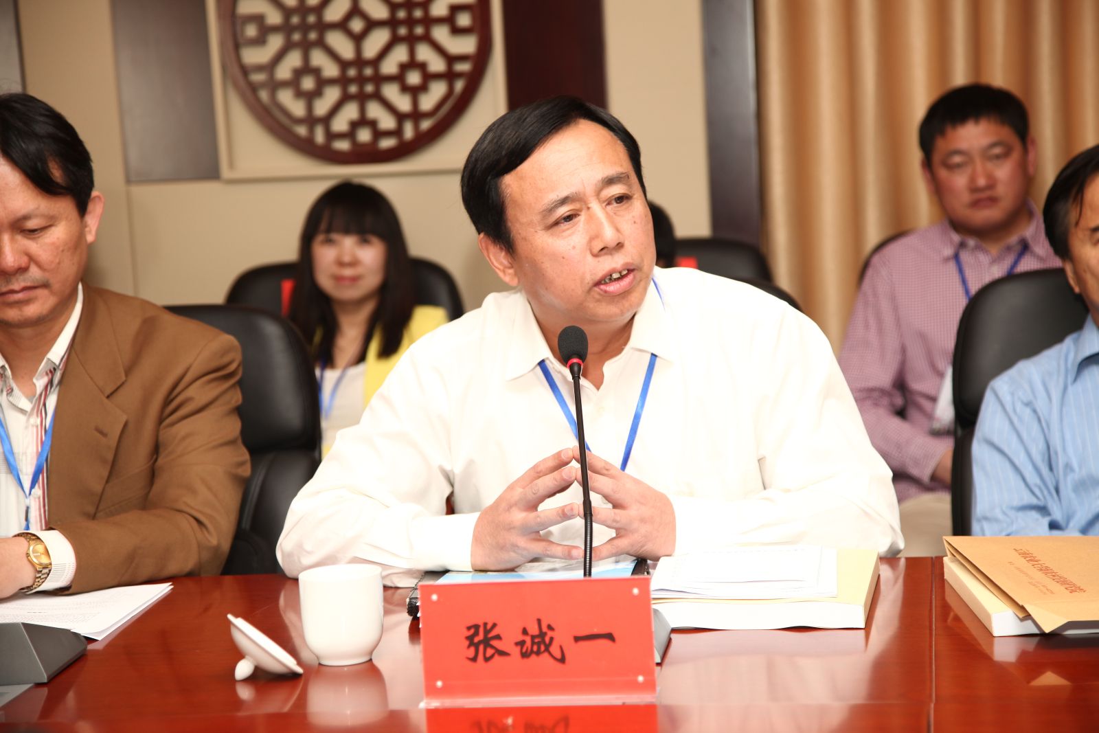 5.海南师范大校党委副书记张诚一教授致辞