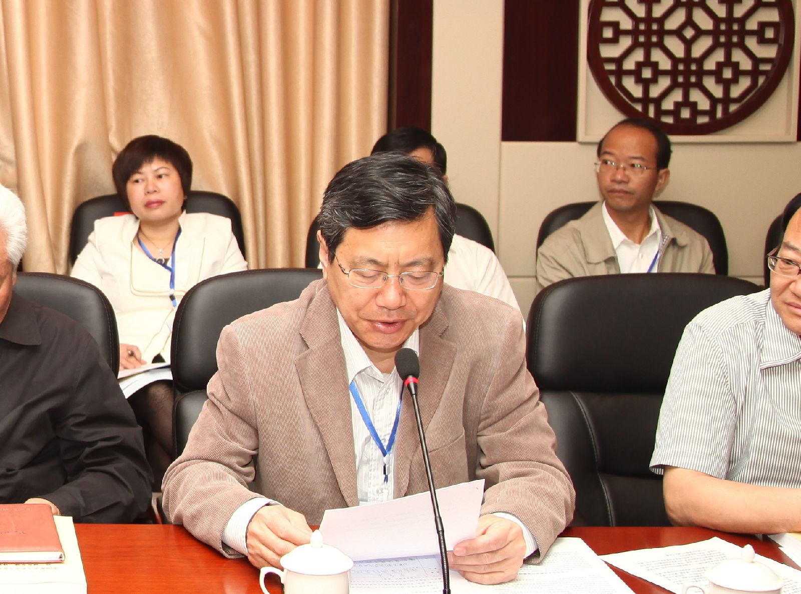 6.国家民委国际司副司长吴金光主持开幕式