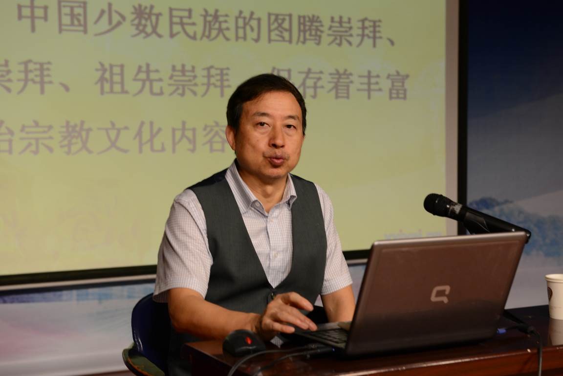（图5 四川大学道教与宗教文化研究所博士生导师张泽洪教授授课）