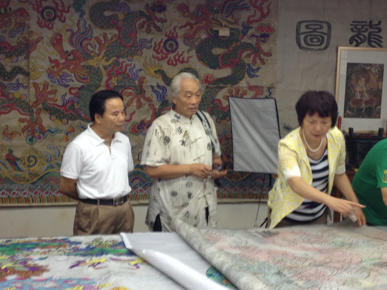 研究会有关领导考察南京云锦博物馆、商谈巡展事宜