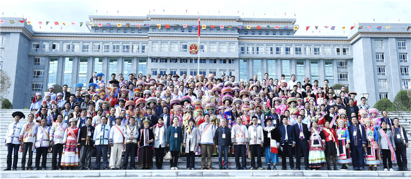 参会人员合影留念