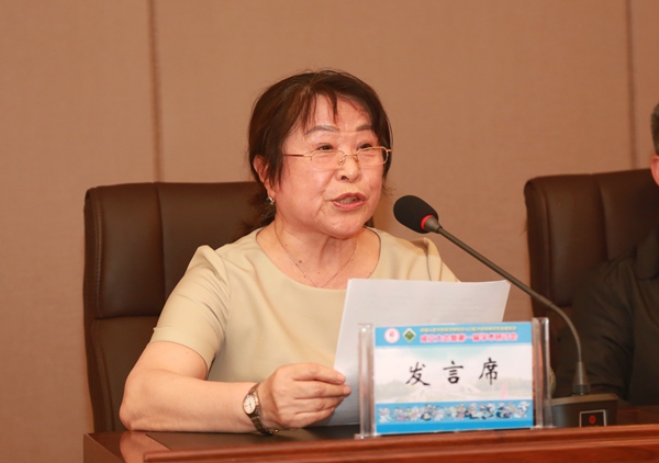 人口较少民族研究专业委员会副主任孟淑贤致闭幕词