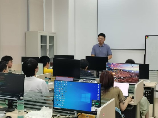 汪淼副教授为北航虚拟现实专业学生授课_207978159.jpg