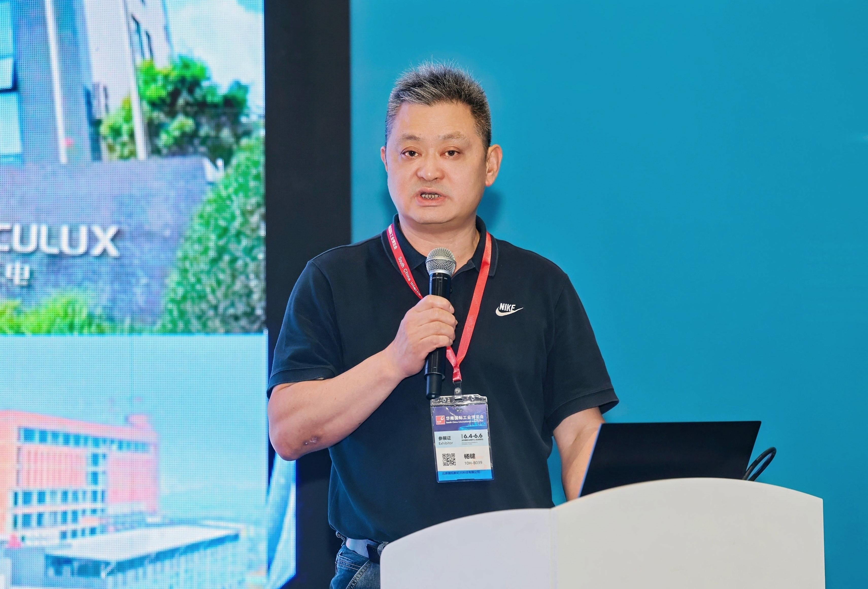 杨健.jpg