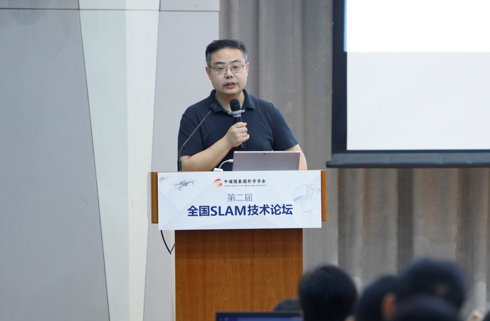 刘勇.jpg