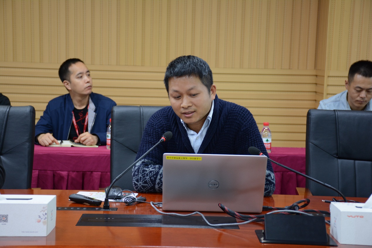 华中科技大学研究员郭鹏做“工业互联网中感知技术漫谈”报告.jpg