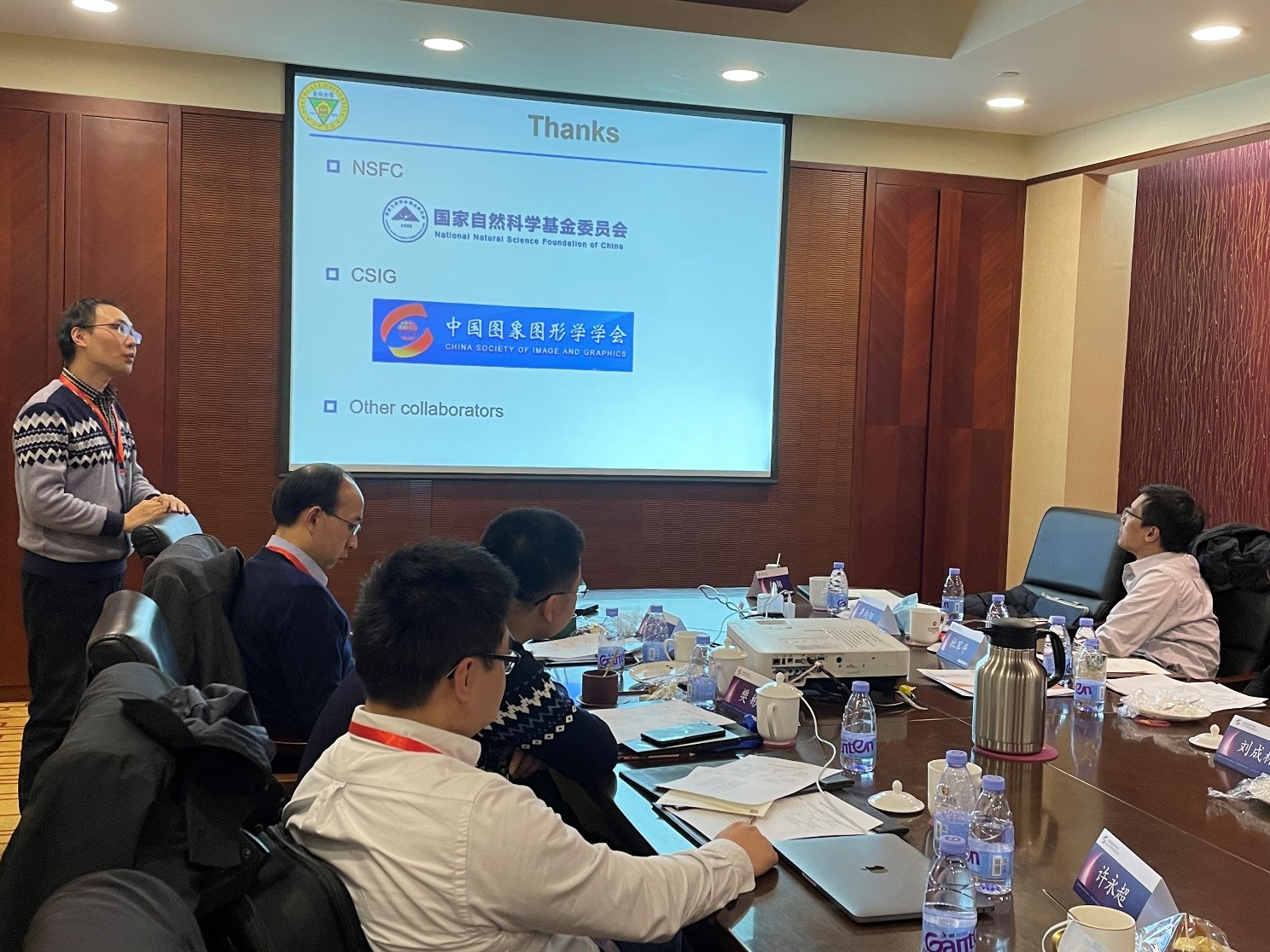 王雁刚副教授做青托项目中期进展报告.jpg