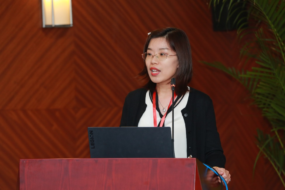 许倩倩副研究员做报告.jpg