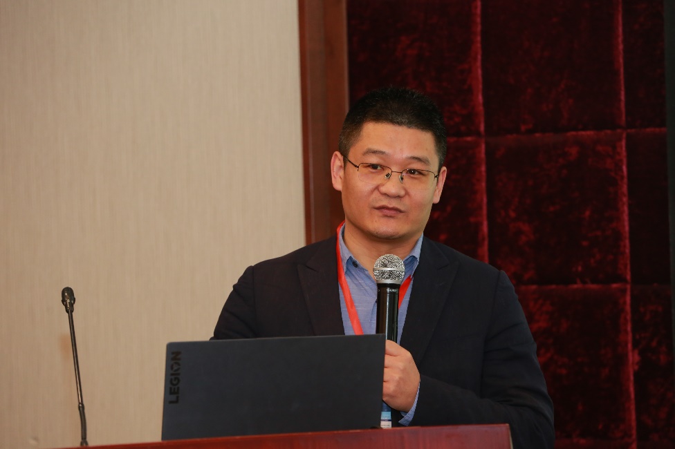 山世光研究员做报告.jpg