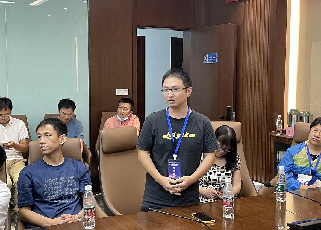 向森副教授作自我介绍.jpg