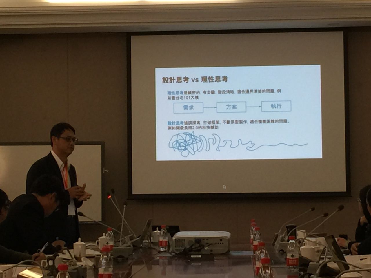 3 台北大学土木系康仕仲教授介绍设计思维在STEM教育中的应用.jpg