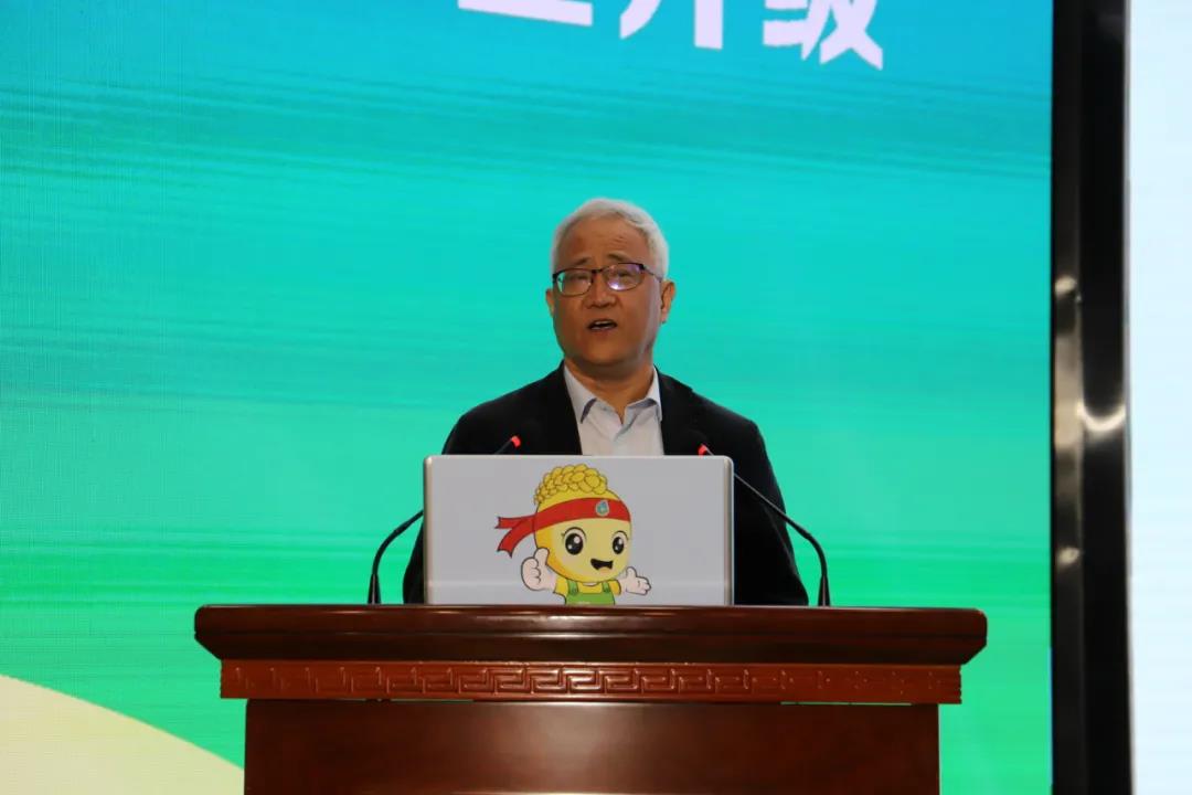 3刁现民研究员做学术报告.jpg