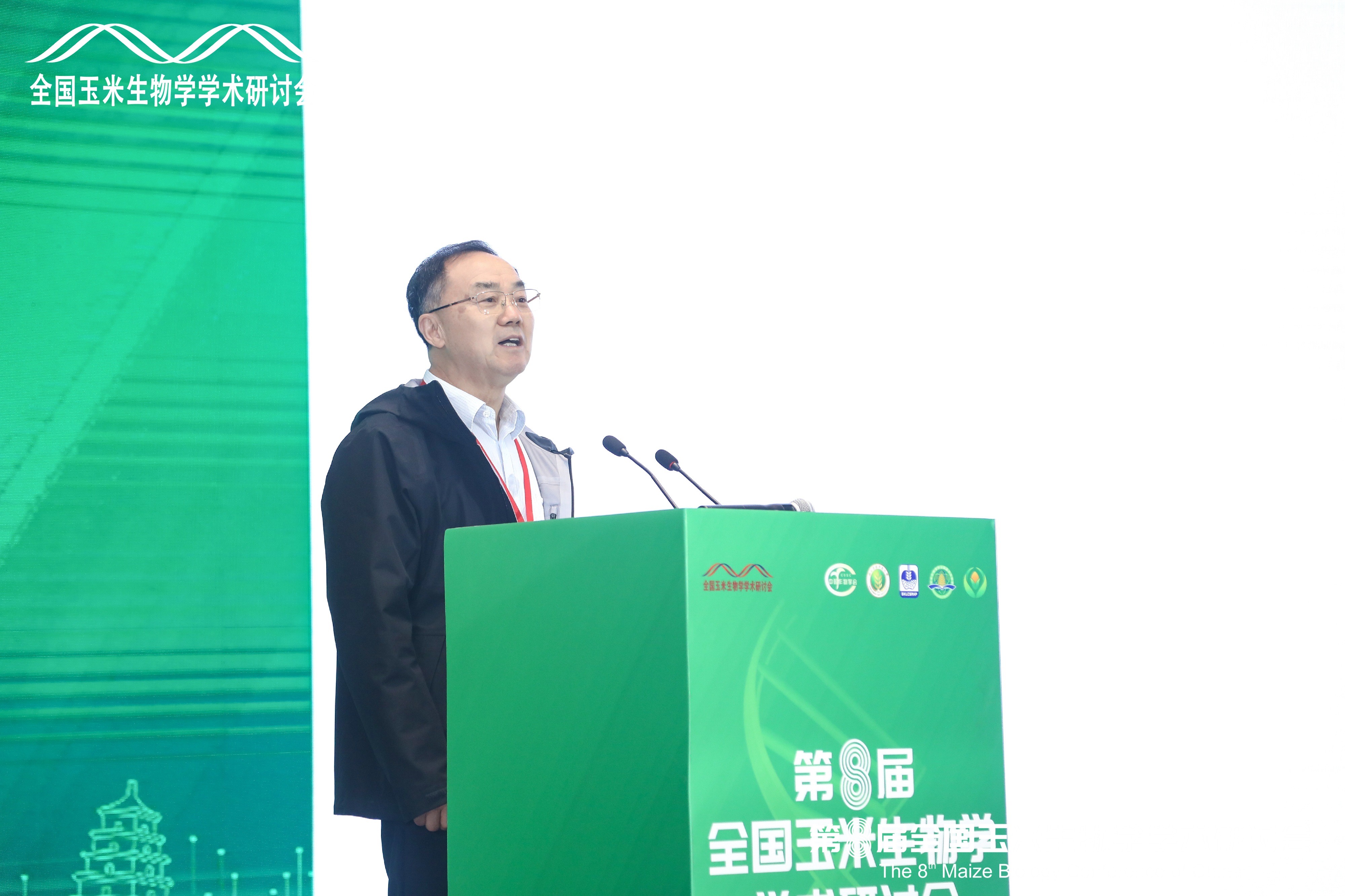 特邀报告-张启发.JPG